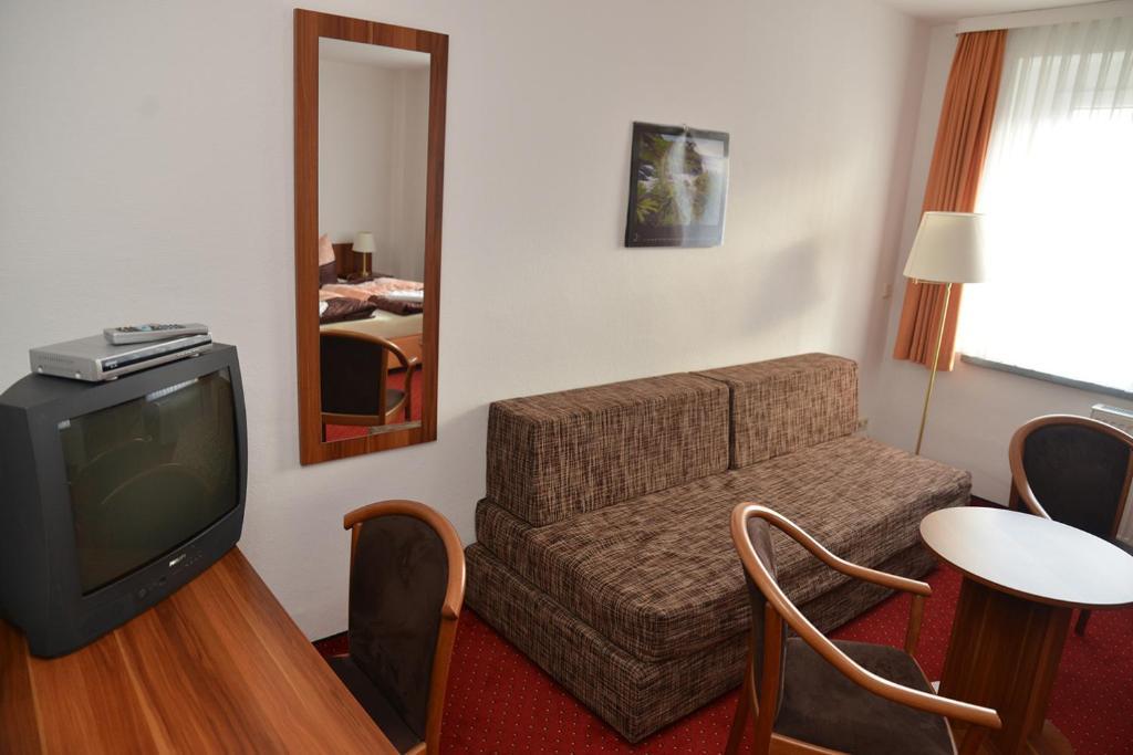Haus Sankt Florian Bed & Breakfast Halberstadt Phòng bức ảnh